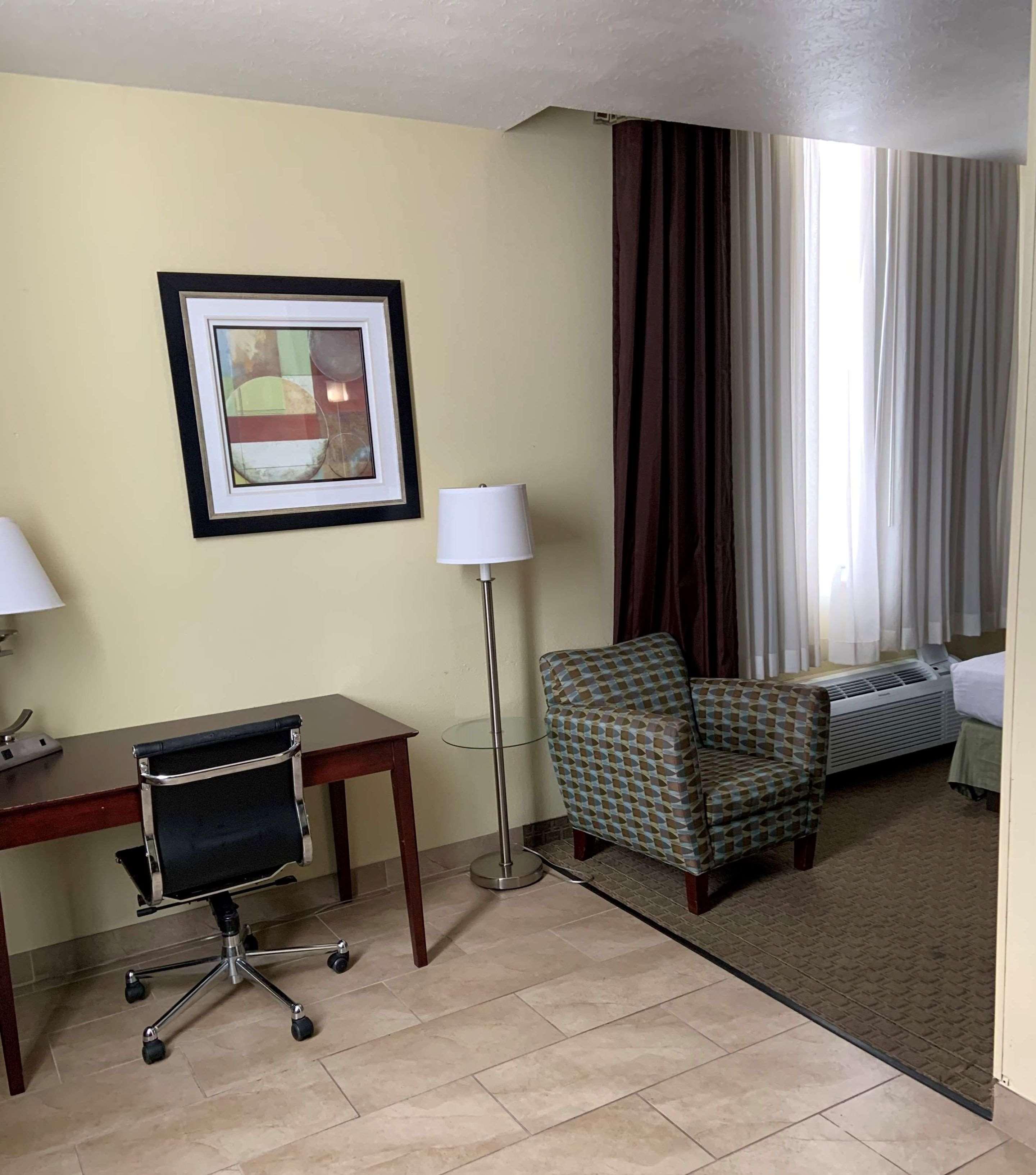 Best Western Airport Inn & Suites Cleveland Brook Park Εξωτερικό φωτογραφία