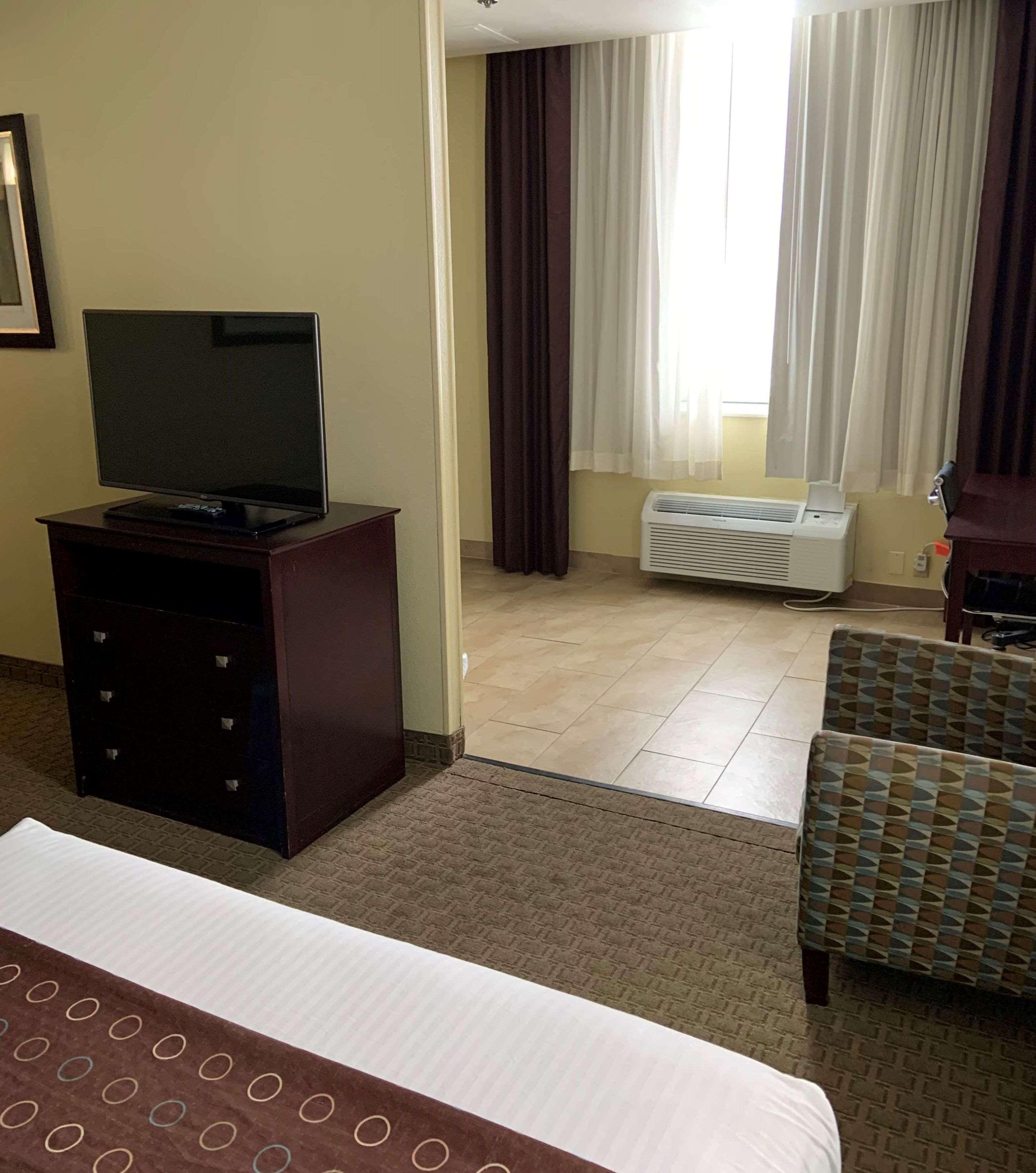 Best Western Airport Inn & Suites Cleveland Brook Park Εξωτερικό φωτογραφία