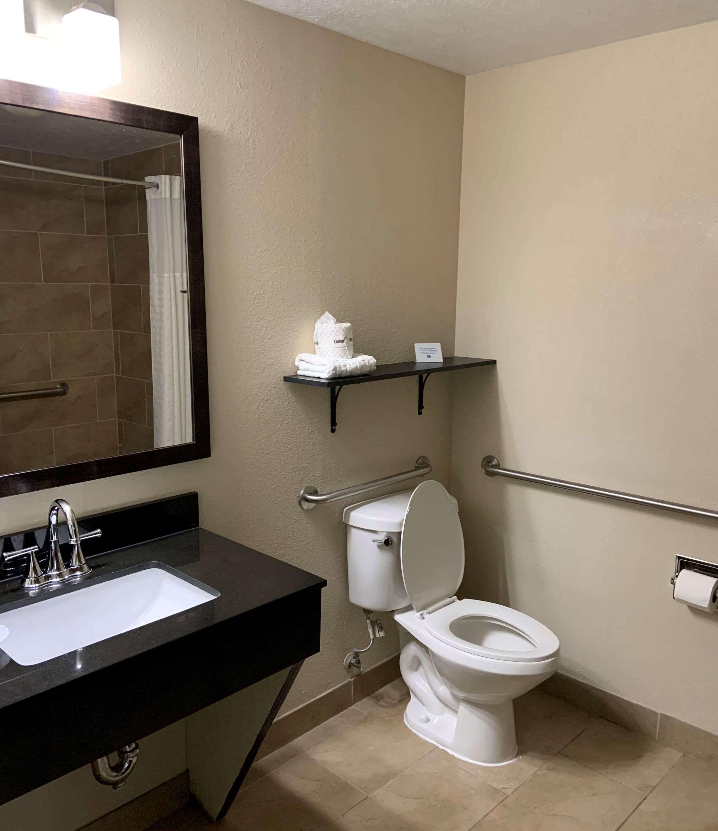 Best Western Airport Inn & Suites Cleveland Brook Park Εξωτερικό φωτογραφία