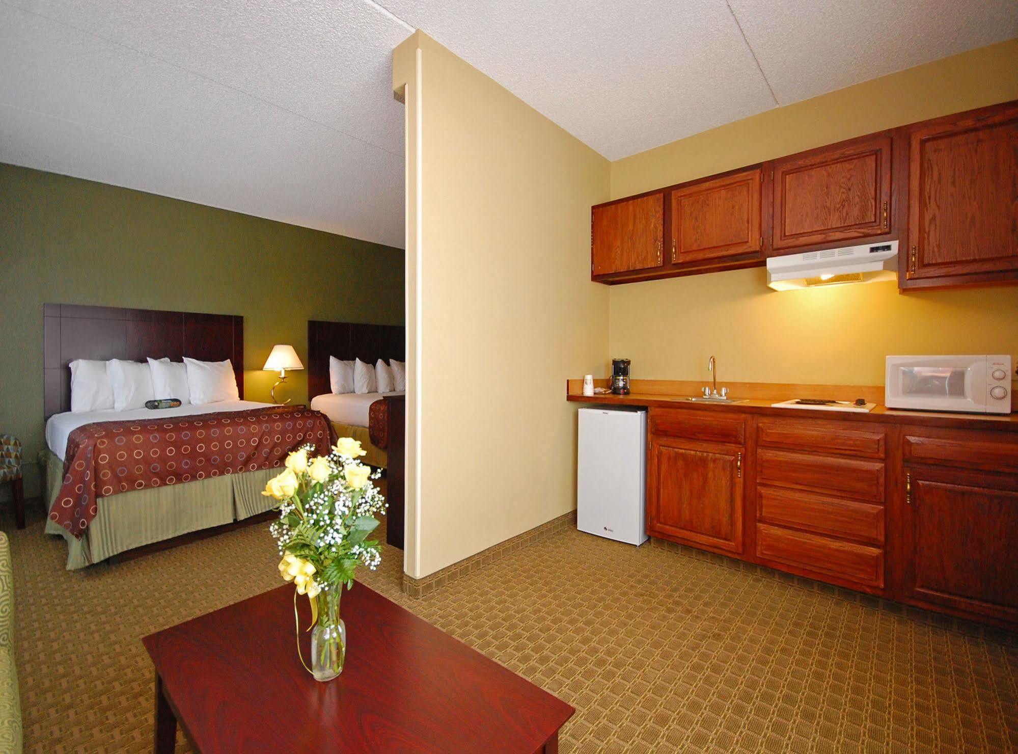 Best Western Airport Inn & Suites Cleveland Brook Park Δωμάτιο φωτογραφία