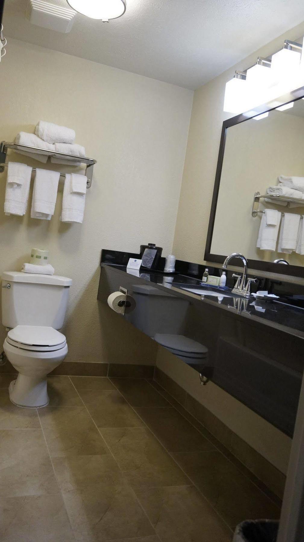 Best Western Airport Inn & Suites Cleveland Brook Park Εξωτερικό φωτογραφία
