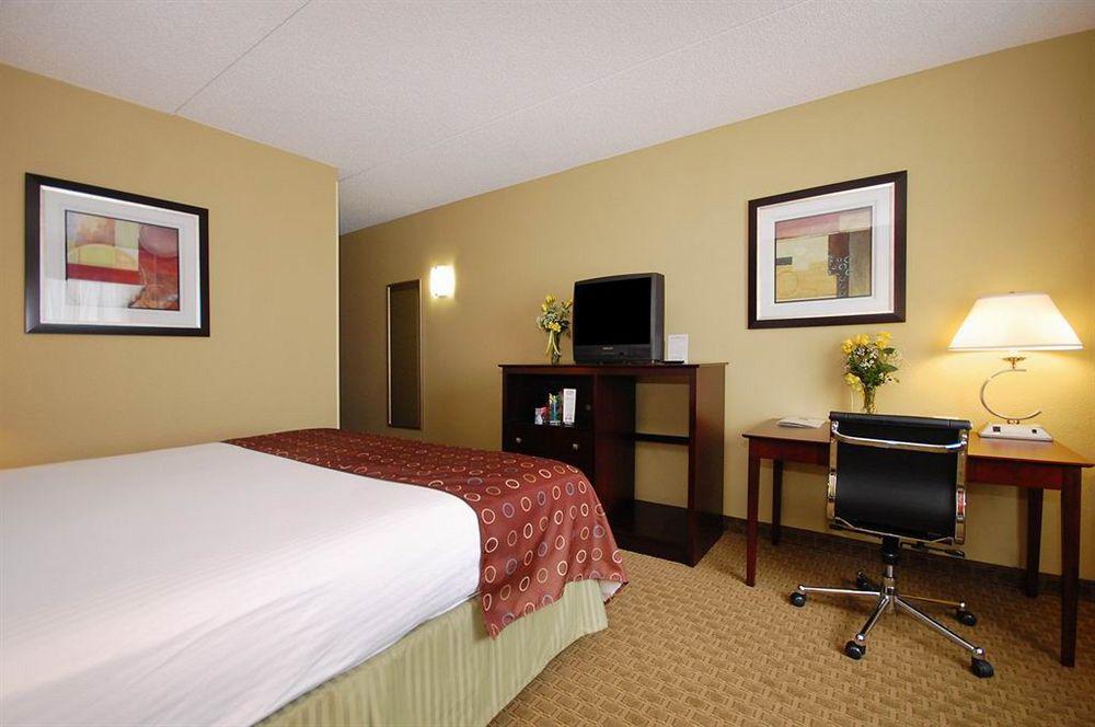 Best Western Airport Inn & Suites Cleveland Brook Park Εξωτερικό φωτογραφία